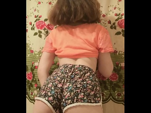 ❤️ Тачаангуй залуу бяцхан хүүхэн камер дээр шорт тайлж байна Гэрийн порно манайд ️❤